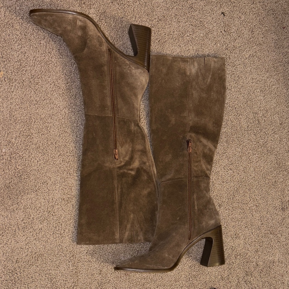 Chic Suede Knee-High Heeled Boots